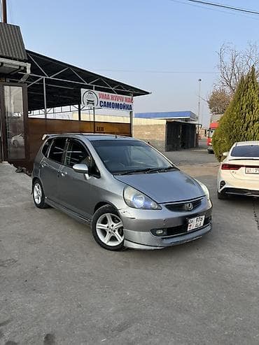 рассмотрим все варианты: Honda Fit: 2003 г., 1.5 л, Автомат, Бензин, Хэтчбэк — 4