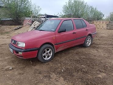 Volkswagen Vento: 1993 г., 1.8 л, Механика, Бензин, Седан — 3