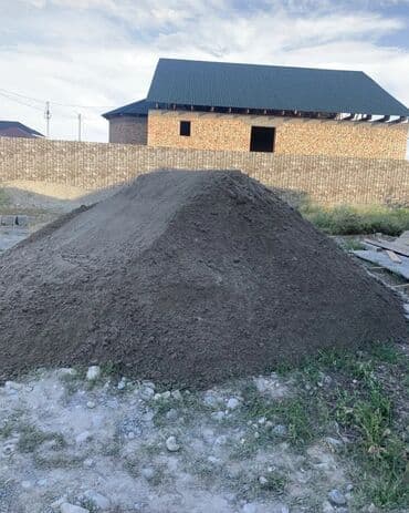 газонная трава: Отсев 
Песок 
Щебень 
Бетона смеси 
Гравий 
ЗИЛ — 2