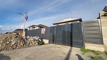 Үйлөрдү сатуу: 📍Биримдик куттан🏠эки кабаттуу кызыл кирпичтен үй сатылат. Үй эки — 3