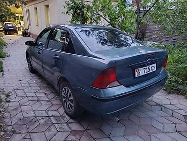 mini cuper: Ford Focus: 2001 г., Механика, Седан — 3