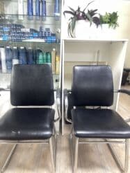 визажное кресло: Прямой диван для зона ожидание - Обивка: тёмно‑коричневая экокожа - — 2