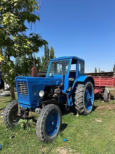 муравей с кабинкой: Трактор колёсный, с кабиной, сине‑голубой окрас. Основные — 3