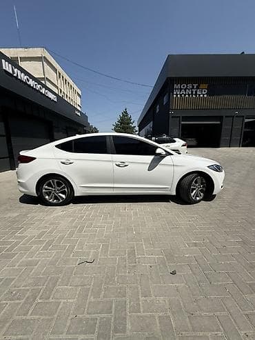 geely galaxy e5: Hyundai Elantra: 2018 г., 1.6 л, Седан — 2