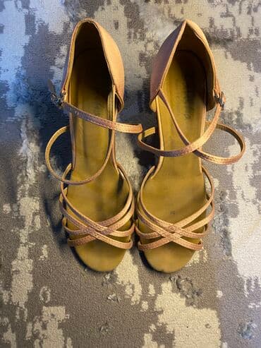 шлепка: Танцевальные туфли 
40 р — 1