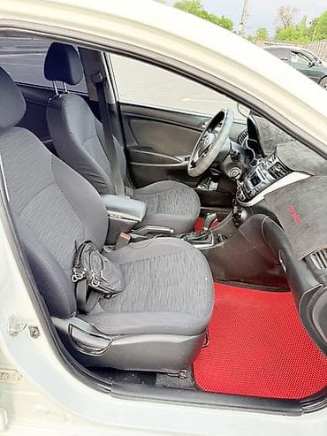 Продажа авто: Hyundai Solaris: 2015 г., 1.6 л, Автомат, Бензин, Седан — 10