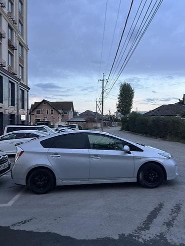 134: Toyota Prius: 2015 г., 1.8 л, Вариатор, Гибрид, Хэтчбэк — 3