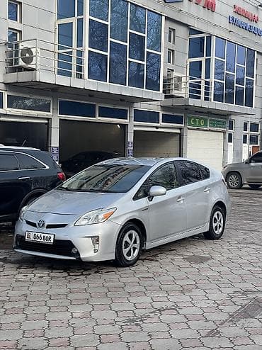Продажа авто: Toyota Prius: 2015 г., 1.8 л, Вариатор, Гибрид, Хэтчбэк — 3