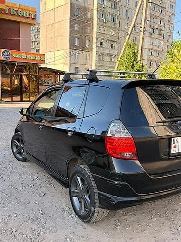 lexsus lx 470: Honda Fit: 2004 г., 1.3 л, Автомат, Бензин, Хэтчбэк — 3