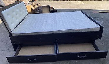 шкаф тумба: Спальный гарнитур: двуспальная кровать с матрасом и выдвижными ящиками — 3