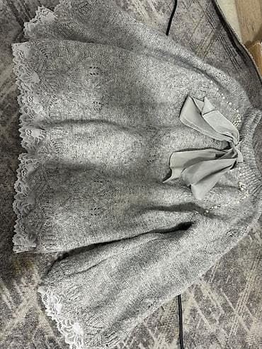 тойго койноктор: Вязаное серое пончо/накидка с кружевной отделкой. - Мягкая трикотажная — 1