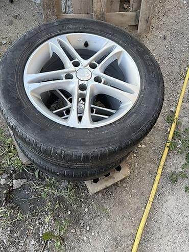 Комплект колес Toyota на литых дисках - Диски: литые, 5 спиц с