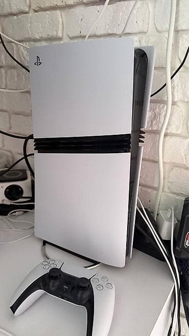 Срочно продам Ps 5 Pro + геймпад отдельно продам ещё один в идеальном