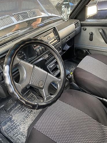 Унаа: Volkswagen Golf: 1990 г., 1.8 л, Кол менен иштөөчү, Бензин, Хетчбек — 5