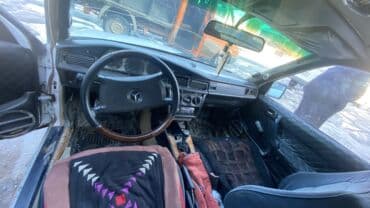 продаю или меняю с доплатой: Mercedes-Benz 190: 1983 г., 2 л, Механика, Бензин, Седан — 7