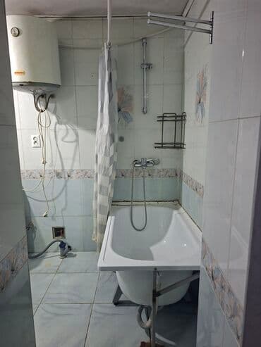 сдаю дом без хозайн: Сдаётся дом 2 комнаты до апреля. Есть холодильник, автомат плита. ул — 4