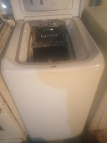 сушилка слива: Стиральная машина Indesit (вертикальная загрузка) узкая 5кг. - Тип — 3