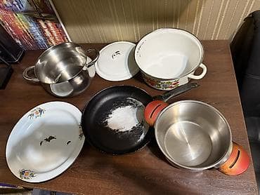 Наборы посуды: Набор кухонной посуды: 3 кастрюли, сковородка и блюдо. Цена за все - — 2