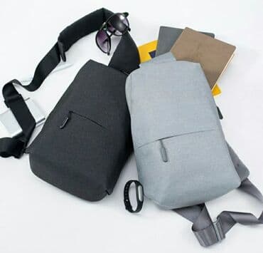 чехол для документов: Черная сумка. Основное отделение на молнии и небольшой внешний карман — 1