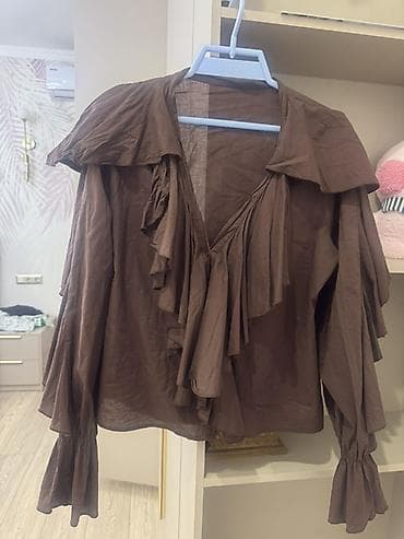 Блузки и рубашка женские, стильные базовые и с декором рюшей. - at lalafo.kg Блузки и рубашка женские, стильные базовые и с декором рюшей. -