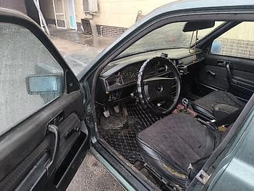 Mercedes-Benz 190: 1990 г., 2 л, Ручные, Газ, Седан