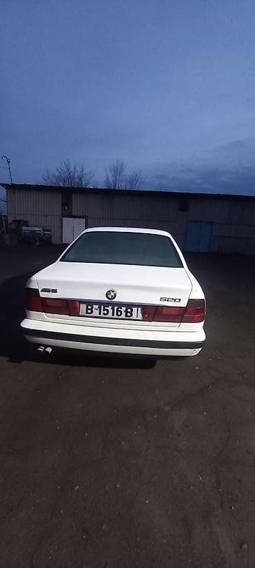 левый строна крыло bmw: BMW 520: 1993 г., 2 л, Механика, Бензин, Седан — 3