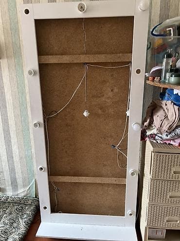 Напольное зеркало-визажист с подсветкой (рама со световыми патронами)