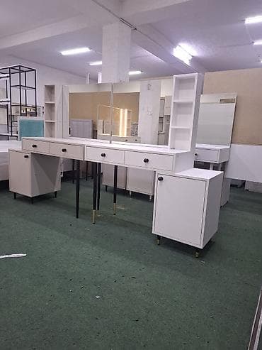 зеркало в полный рост настенное: Дамский туалетный столик с зеркалом и подсветкой - Габариты: ширина — 9