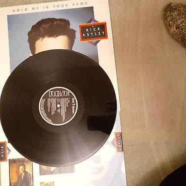 Виниловые пластинки: Продам виниловые диски в очень хорошем состоянии. Всем привет, в сеть — 10