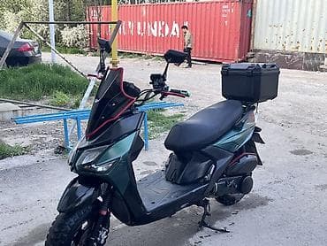 Мототехника: Скутер с дорожным/эндуро-стилем и багажным кофром - Тип: бензиновый — 2