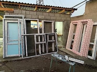 Окна на заказ: Набор пластиковых оконных рам белого цвета. Рамы имеют различный — 2