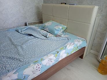 small table: Спальный гарнитур, Б/у, Двуспальная кровать, Кыргызстан, ДСП, Самовывоз, цвет - Бежевый — 2