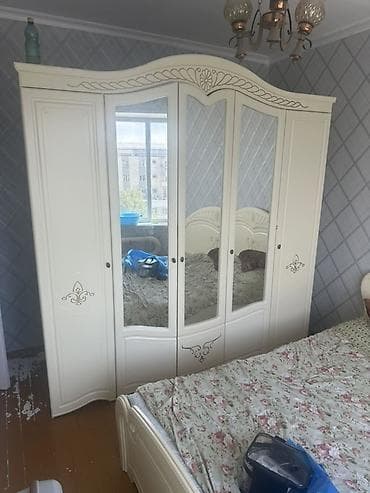 Спальный гарнитур, Б/у, Двуспальная кровать, Комод, Трюмо, МДФ, Самовывоз, цвет - Бежевый