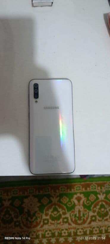 матар: Samsung Galaxy A50, Б/у, 64 ГБ, цвет - Белый — 2
