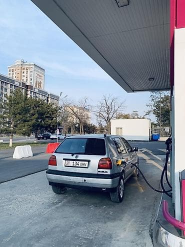 кулиса 124: Volkswagen Golf: 1993 г., Бензин, Хэтчбэк — 4