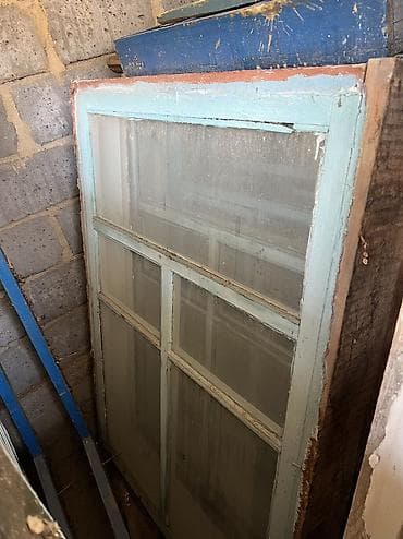 район филармония: Эски уйдон чыккан айнек, эшиктер. Айнектер двойной, быыры бутун сынган — 2