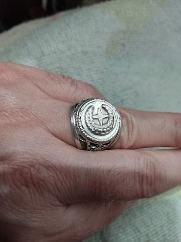 Продаю мусульманское серебрянное кольцо,размер примерно 19