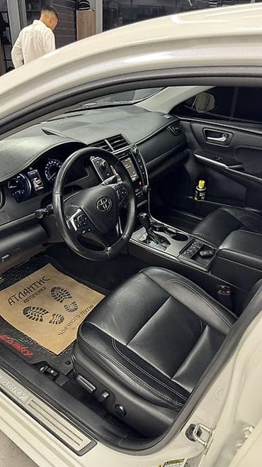 Toyota Camry: 2017 г., 2.5 л, Автомат, Гибрид, Седан — 6