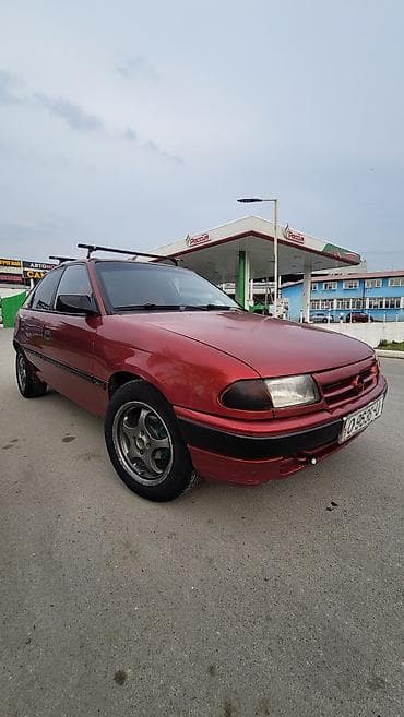 срочно продаю в связи с переездом: Opel Astra: 1992 г., 1.6 л, Механика, Бензин, Хэтчбэк — 8