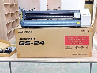 Почти новый настольный режущий плоттер Roland CAMM-1 GS-24 работает на