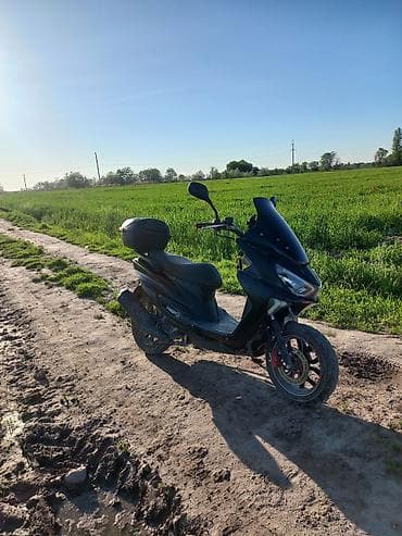 телескопическая вилка: Скутер 150–200 см³, городско‑туристический, черный - Двигатель — 3