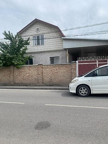 Дома: Дом с участком и закрытым двором Продается мансардный дом с участком — 1