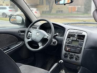 dewoo damas: Toyota Avensis: 2002 г., 1.8 л, Механика, Бензин, Универсал — 2