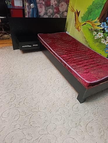 детская кровать с матрацем: Односпальная кровать с изголовьем и тумбой - Размер спального места — 2