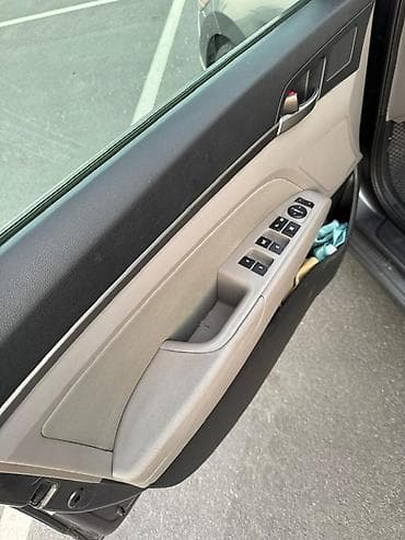 spark 2017: Hyundai Elantra: 2017 г., 2 л, Бензин, Седан — 10