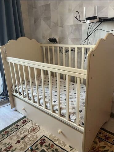 Продаю детскую кроватку с маятником.Внизу имеется большой,просторный at lalafo.kg Продаю детскую кроватку с маятником.Внизу имеется большой,просторный