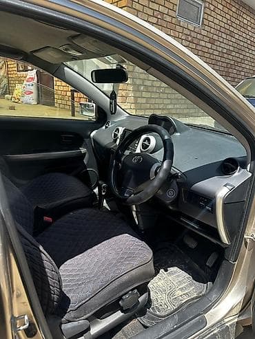 Продажа авто: Toyota Ist: 2003 г., 1.3 л, Автомат, Бензин, Хэтчбэк — 3