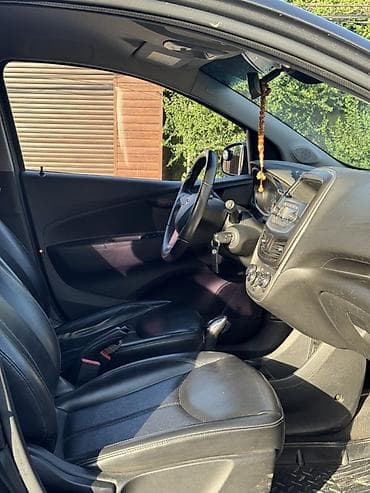 спаре: Chevrolet Spark: 2017 г., 1 л, Вариатор, Бензин, Хэтчбэк — 6