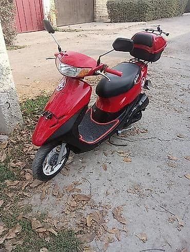 Кумурска мотороллер: Скутер/мопед класса 50–80 см³, красный - Компактный городской скутер — 1