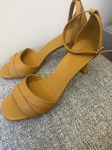 Босоножки Nursace - Модель: открытые босоножки на каблуке kitten heel